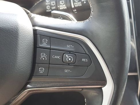 Used 2021 Jeep Grand Cherokee L Laredo w/ Luxury Tech Group I AWD/4WD image 25