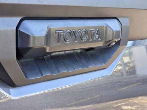 Used 2022 Toyota Tundra SR5 w/ SR5 Convenience Package RWD image 32