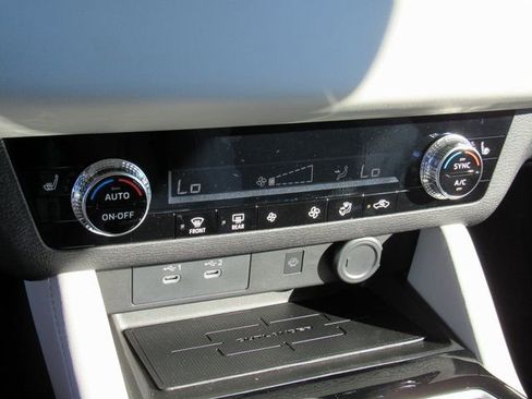 New 2025 Mitsubishi Outlander SE image 17