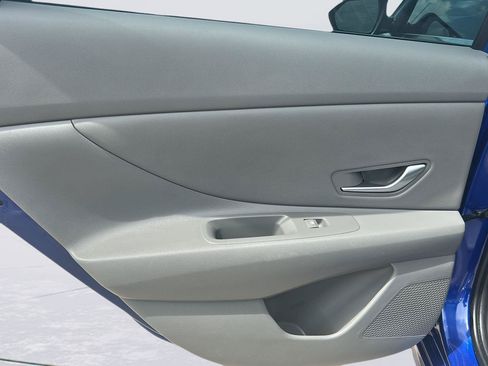 Used 2025 Hyundai Elantra SEL FWD image 17
