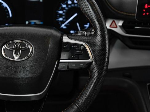 Used 2022 Toyota Sienna XSE image 14