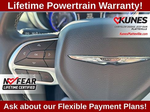 Used 2023 Chrysler Pacifica Touring-L FWD image 21