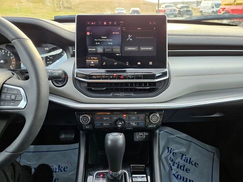 Used 2024 Jeep Compass Limited image 21