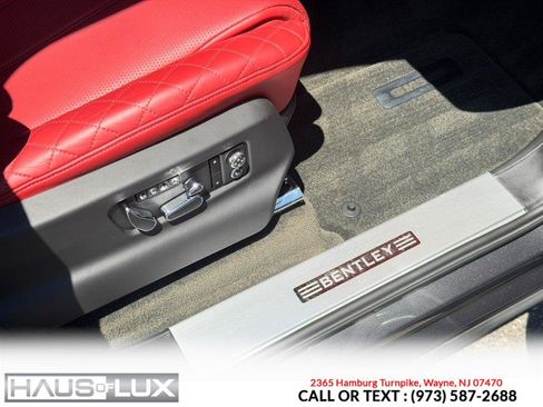 Used 2017 Bentley Bentayga AWD/4WD image 28