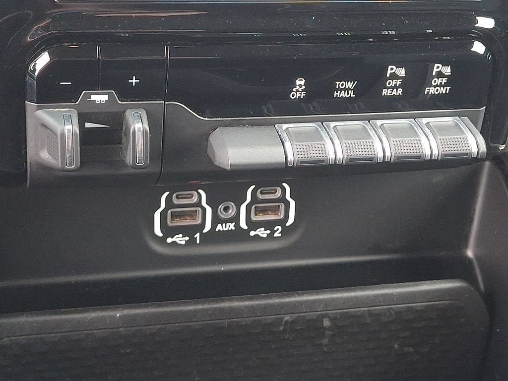 Used 2024 RAM 2500 Laramie AWD/4WD image 15