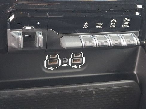 Used 2024 RAM 2500 Laramie AWD/4WD image 15