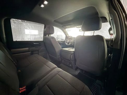 Used 2022 Chevrolet Silverado 2500 Custom w/ Custom Value Package image 11