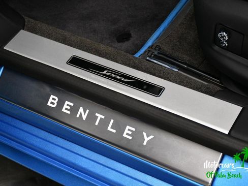 Used 2025 Bentley Flying Spur Plug-In Hybrid image 23