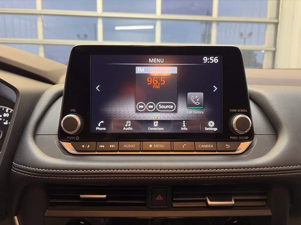 Used 2023 Nissan Rogue S AWD/4WD image 24