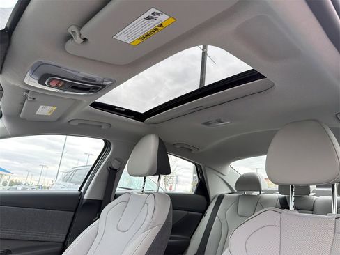 New 2026 Hyundai Elantra Limited image 32