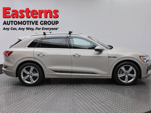 Used 2019 Audi e-tron Prestige w/ Prestige Package AWD/4WD image 4