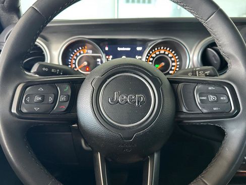 Used 2023 Jeep Gladiator Sport AWD/4WD image 21