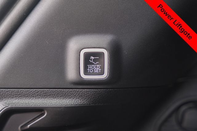 Used 2025 Jeep Grand Cherokee Laredo X w/ Luxury Tech Group I AWD/4WD image 11