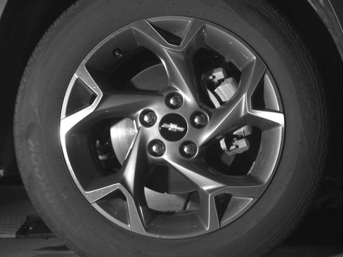 Used 2025 Chevrolet Trax LT FWD image 13
