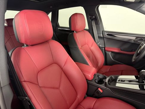 Certified 2026 Porsche Macan AWD/4WD image 16