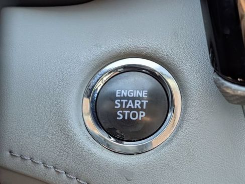 Used 2023 Toyota Highlander Platinum FWD image 18