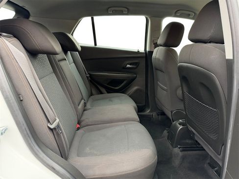 Used 2017 Chevrolet Trax LS image 19