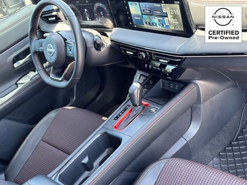 Certified 2025 Nissan Kicks SR FWD image 9