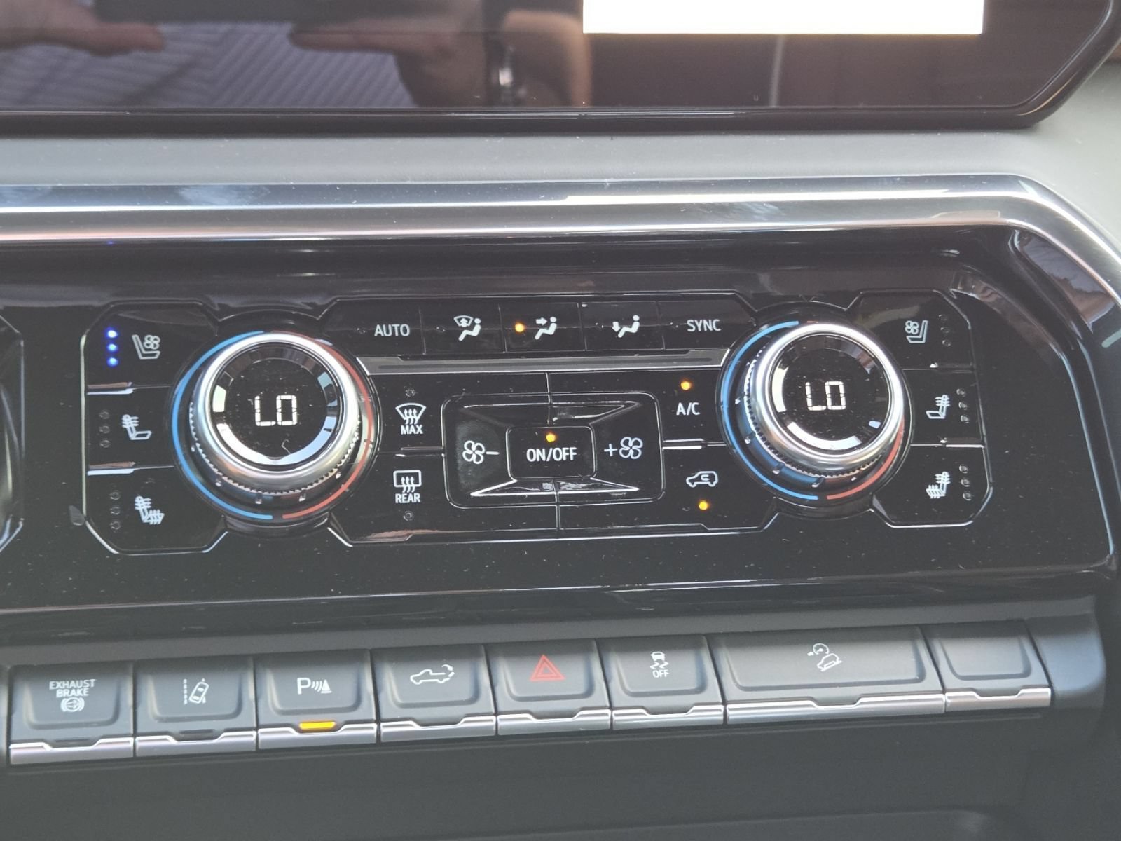 New 2026 GMC Sierra 2500 Denali Ultimate AWD/4WD image 35