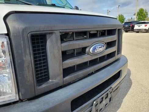 Certified 2023 Ford E-450 and Econoline 450 Super Duty w/ Power Windows & Locks Group image 5