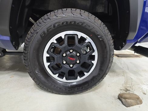 Used 2025 Toyota Tacoma TRD Off-Road image 33