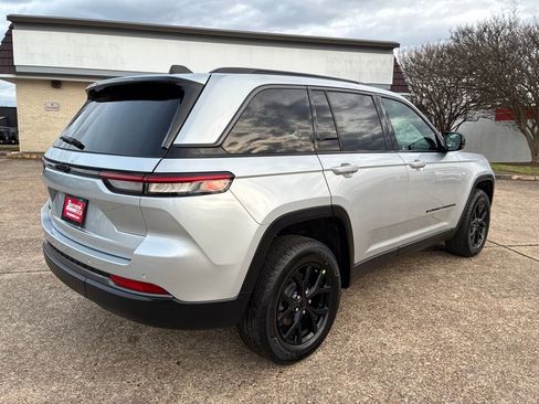 New 2026 Jeep Grand Cherokee Altitude AWD/4WD image 5