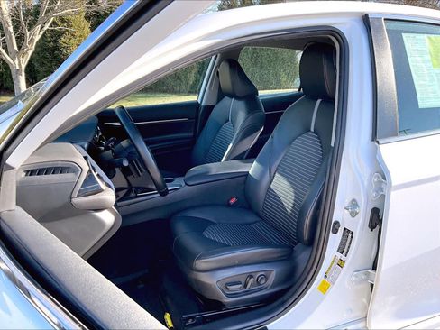 Used 2021 Toyota Camry SE image 10