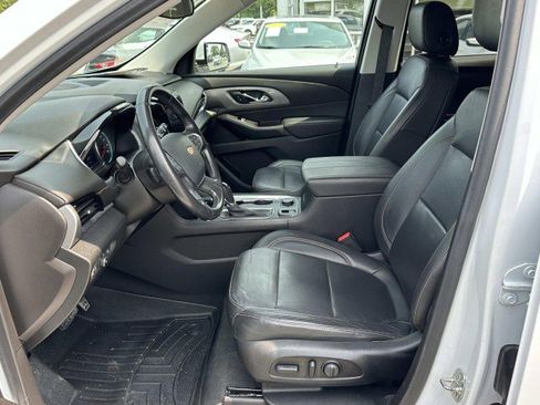 Used 2020 Chevrolet Traverse LT w/ Driver Confidence II Package image 12