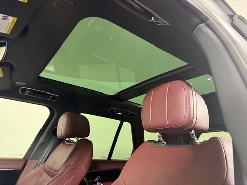 Certified 2025 Land Rover Range Rover SE AWD/4WD image 22