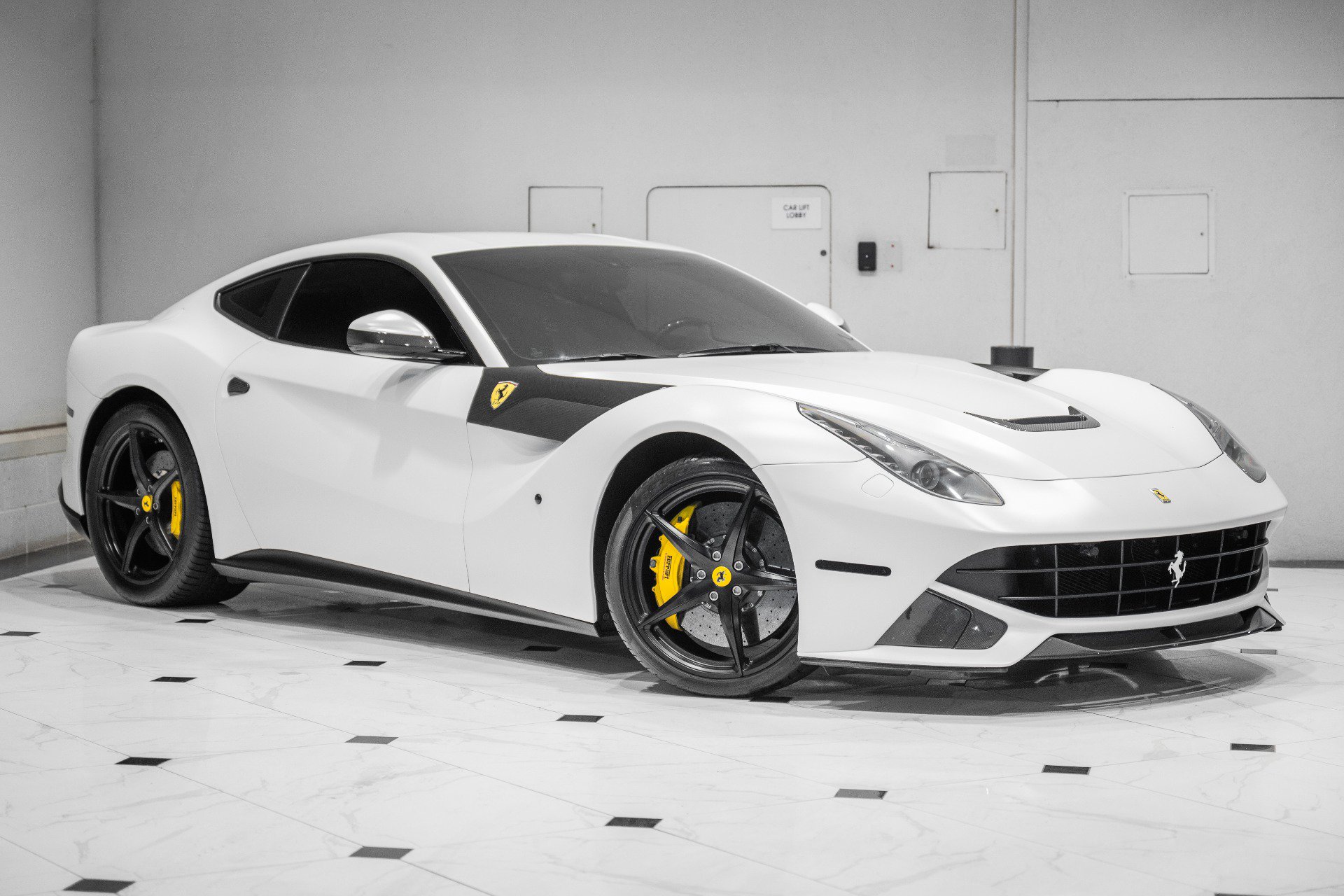 Used 2017 Ferrari F12 Berlinetta RWD image 1