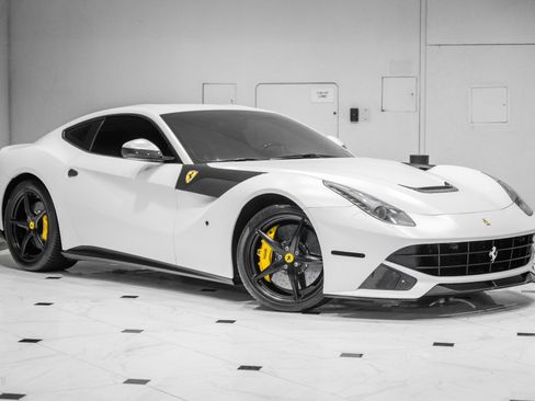 Used 2017 Ferrari F12 Berlinetta RWD image 1