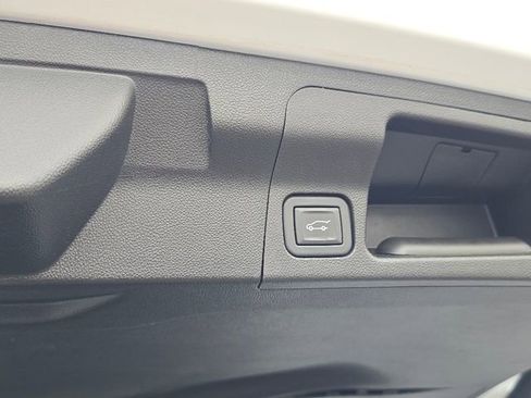 Used 2023 GMC Acadia SLT image 22