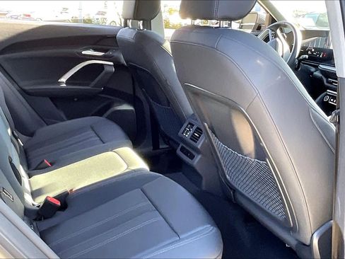 Used 2025 Audi Q5 Premium w/ Convenience Package image 18