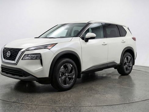 Used 2025 Nissan Rogue SV AWD/4WD image 3