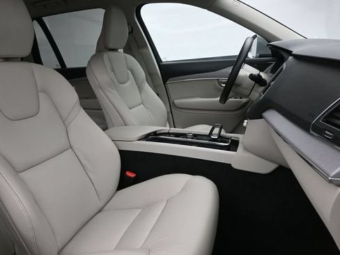 Used 2024 Volvo XC90 B5 Core w/ Protection Package Premier AWD/4WD image 32
