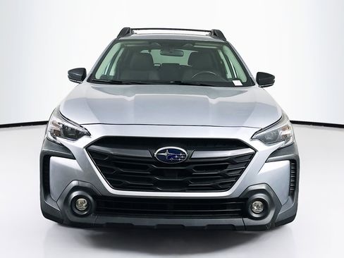Used 2023 Subaru Outback Premium image 2