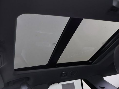 Used 2022 Ford Explorer Limited w/ Limited Technology Package image 26