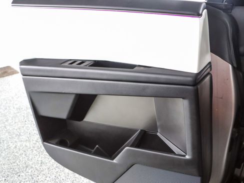 Used 2024 Tesla Cybertruck AWD Crew Cab image 19