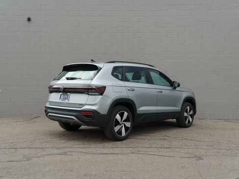 Used 2025 Volkswagen Taos S AWD/4WD image 7