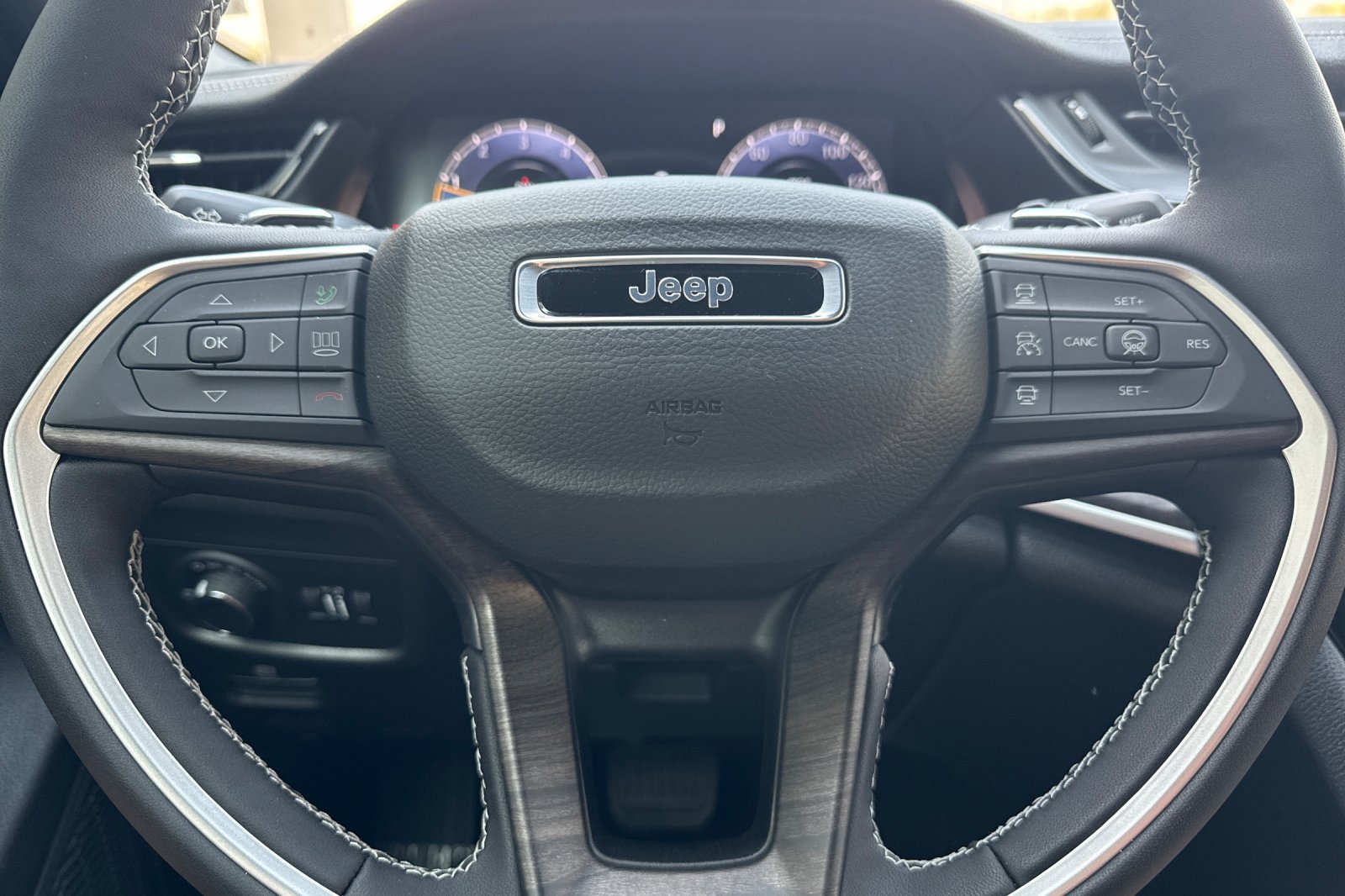 New 2026 Jeep Grand Cherokee Altitude AWD/4WD image 28