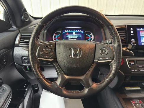Used 2022 Honda Pilot TrailSport image 3