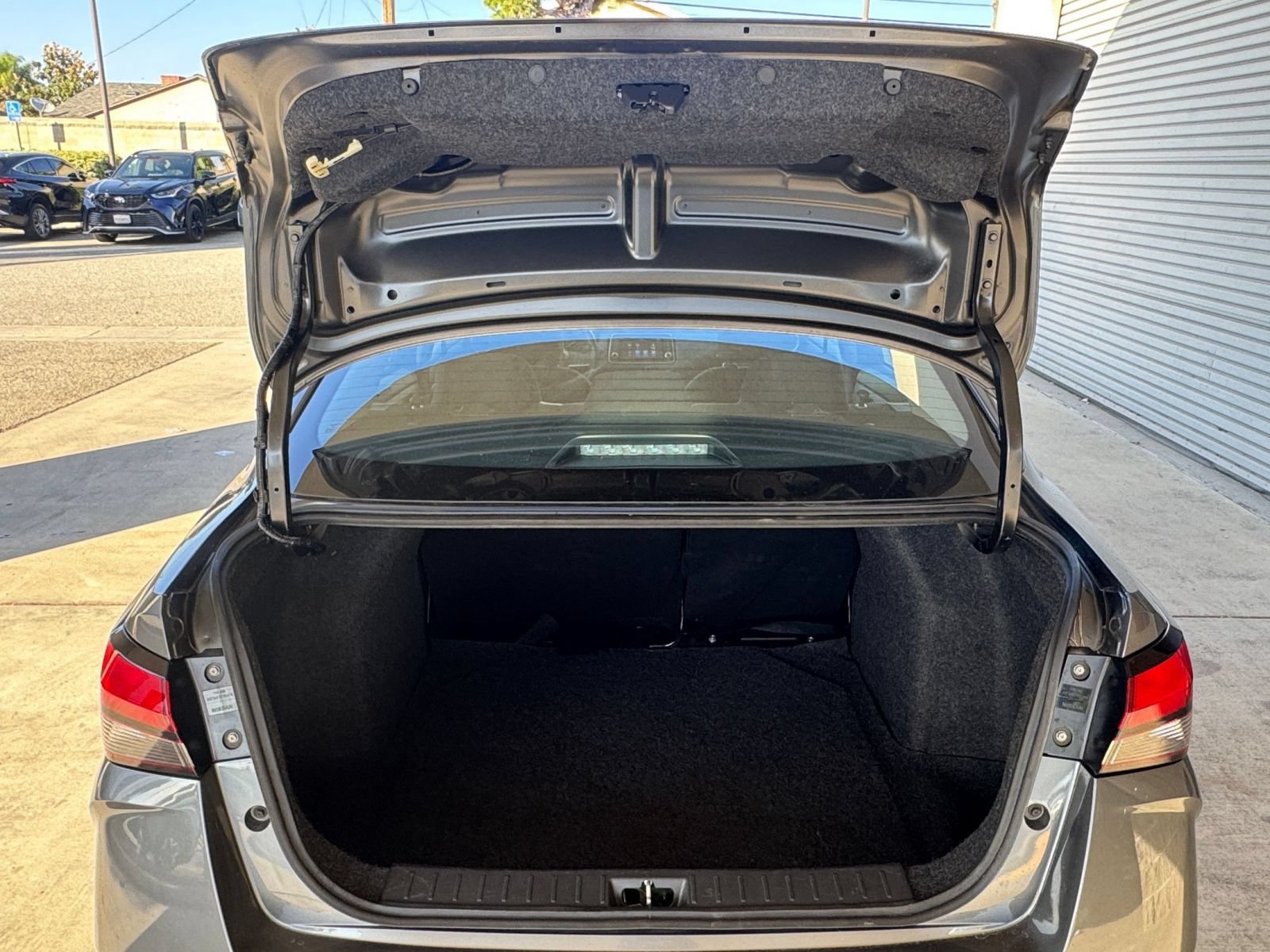 Used 2025 Nissan Versa SV FWD image 29