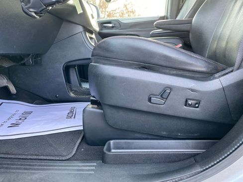 Used 2017 Dodge Grand Caravan GT image 22