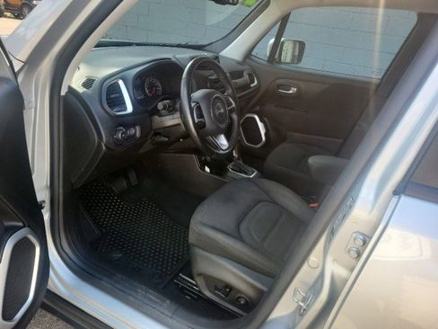 Used 2021 Jeep Renegade Latitude w/ Convenience Group AWD/4WD image 9