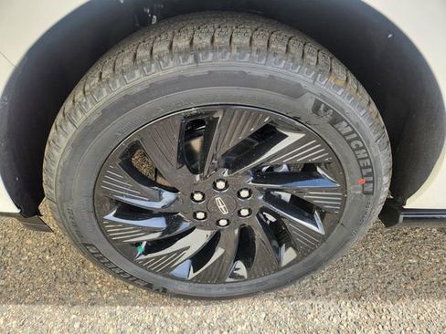 New 2026 Lincoln Navigator Reserve image 17