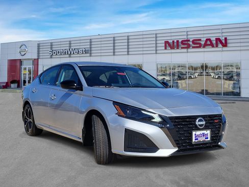 New 2025 Nissan Altima 2.5 SR image 4