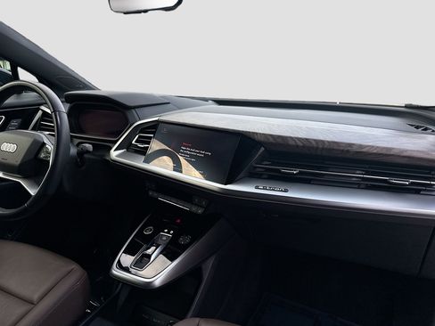 Used 2024 Audi Q4 e-tron Prestige image 30