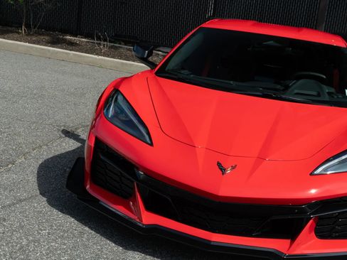 Used 2025 Chevrolet Corvette Z06 w/ Z07 Performance Package RWD image 5