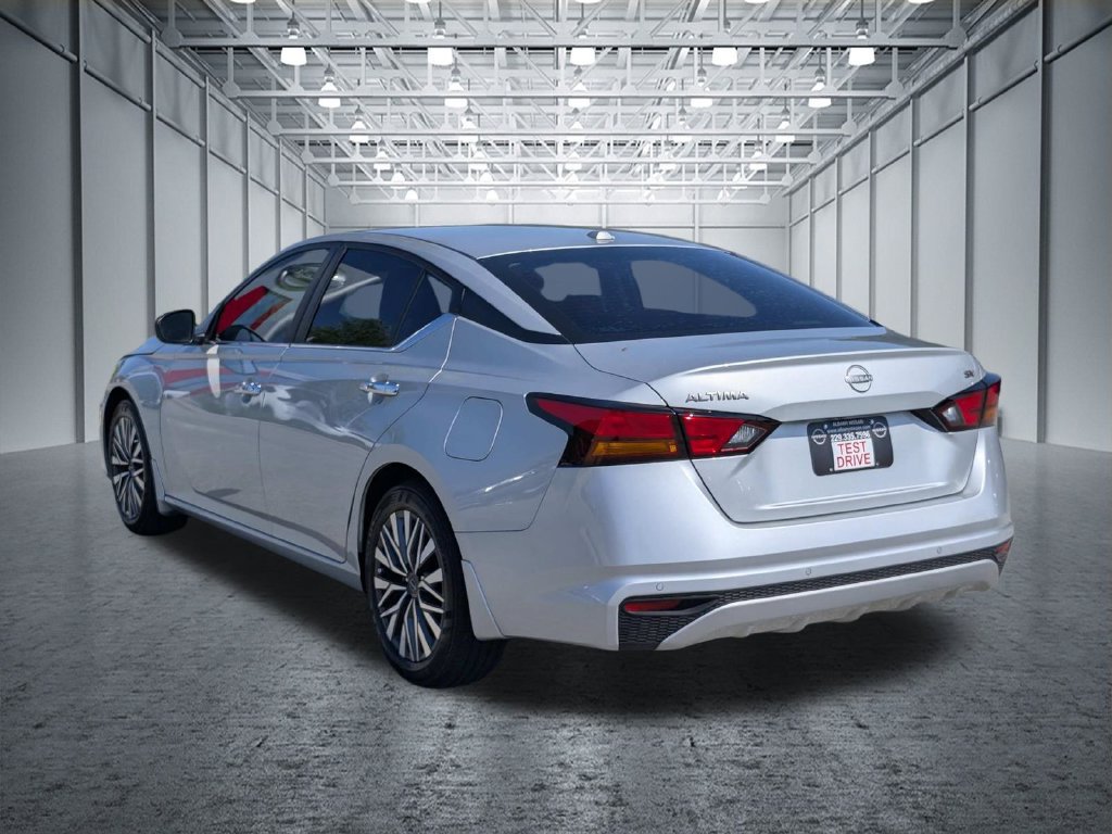 Used 2024 Nissan Altima 2.5 SV FWD image 11