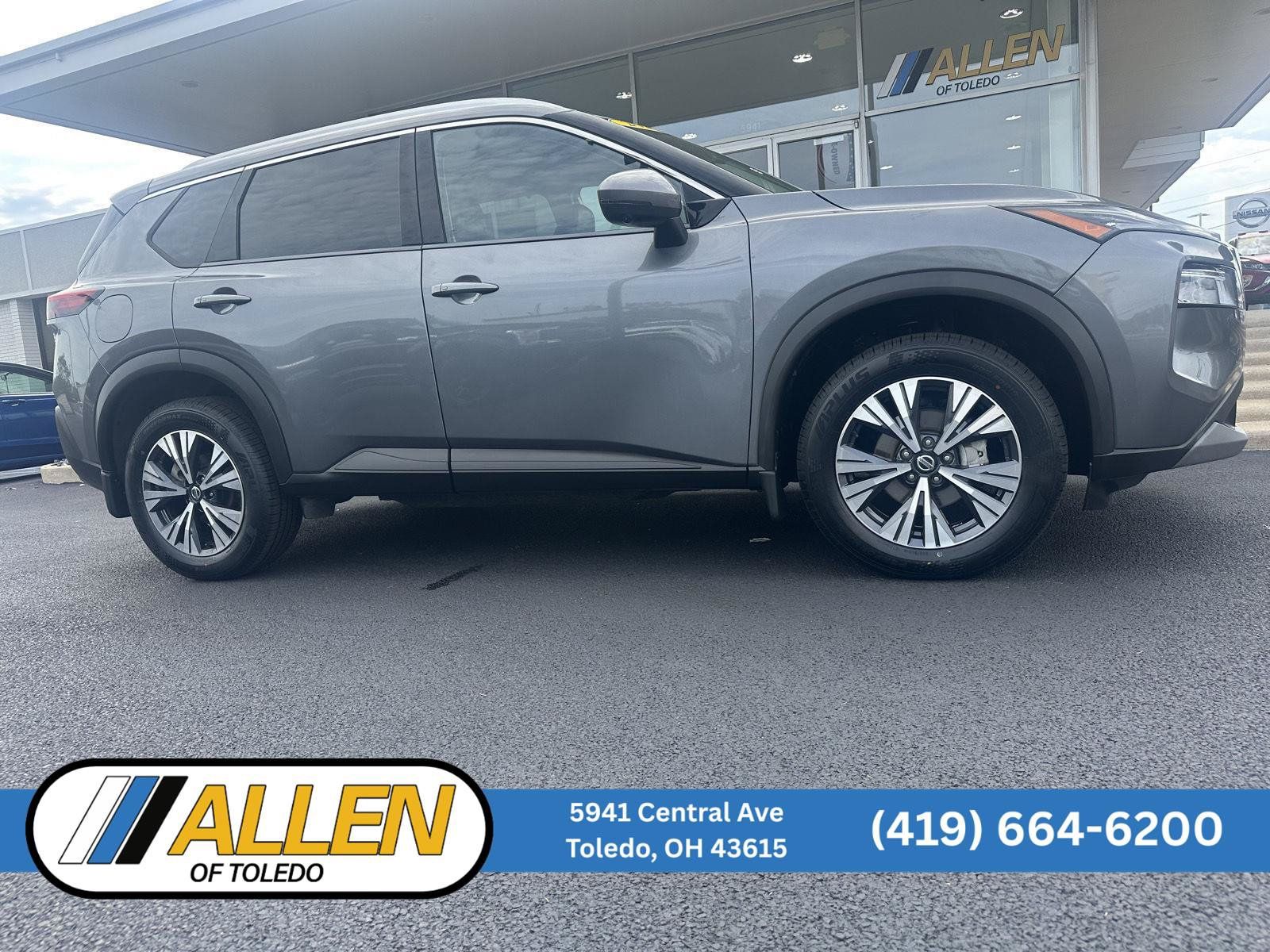 Used 2021 Nissan Rogue SV w/ Premium Package AWD/4WD image 1